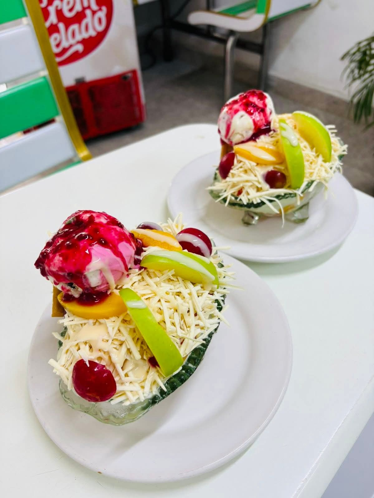 Ensalada de frutas tropicales frescas