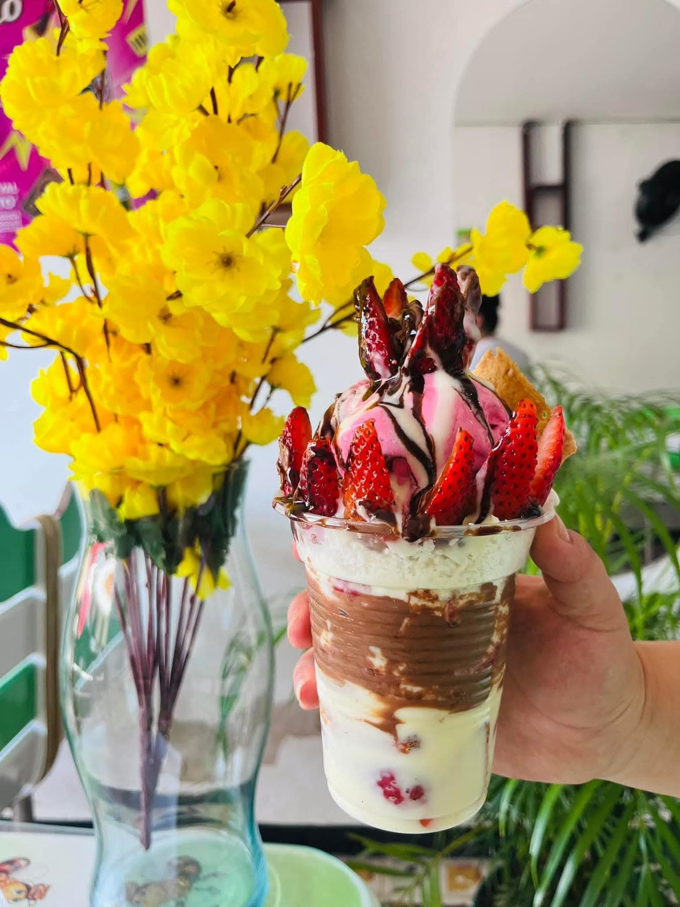fresas con crema y helado